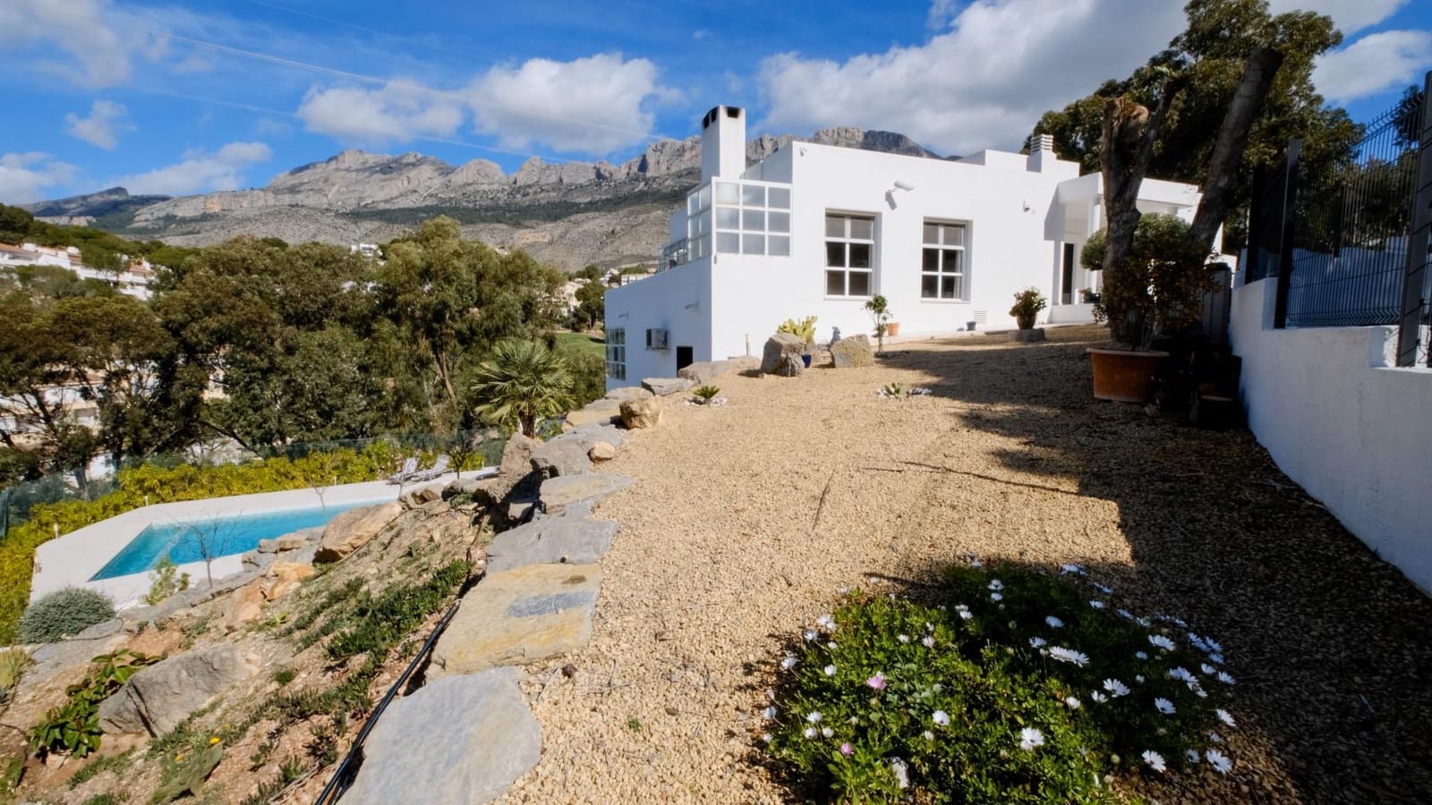 8 bedroom Villa for sale in Altea with pool garage - € 1,295,000 (Ref: 8902153)