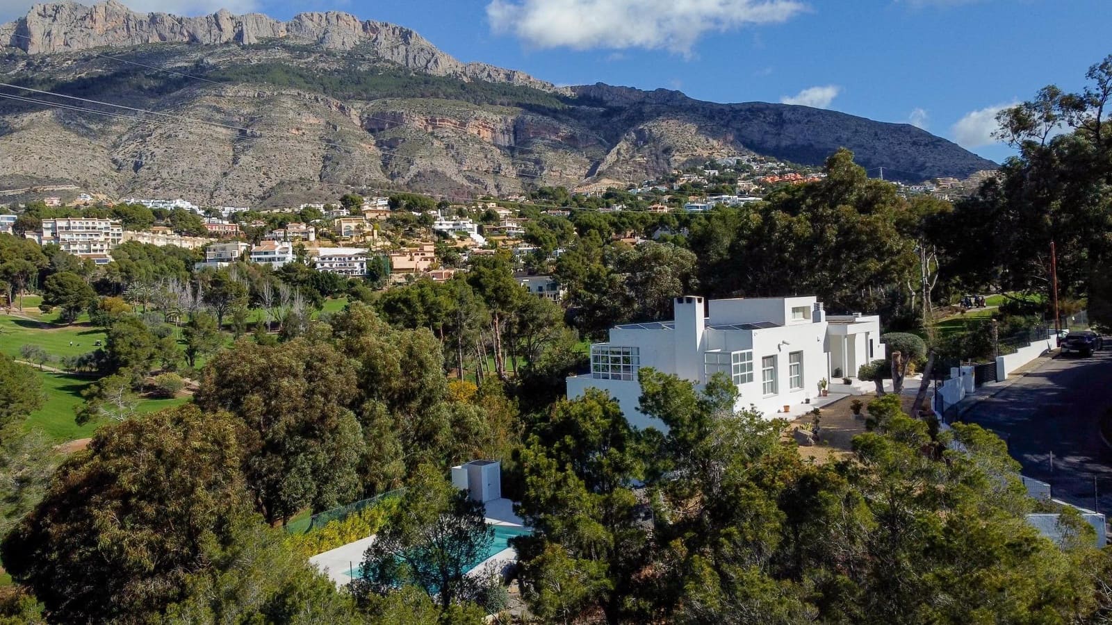 8 bedroom Villa for sale in Altea with pool garage - € 1,295,000 (Ref: 8902153)