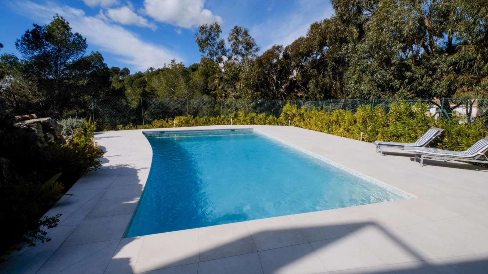 8 bedroom Villa for sale in Altea with pool garage - € 1,295,000 (Ref: 8902153)