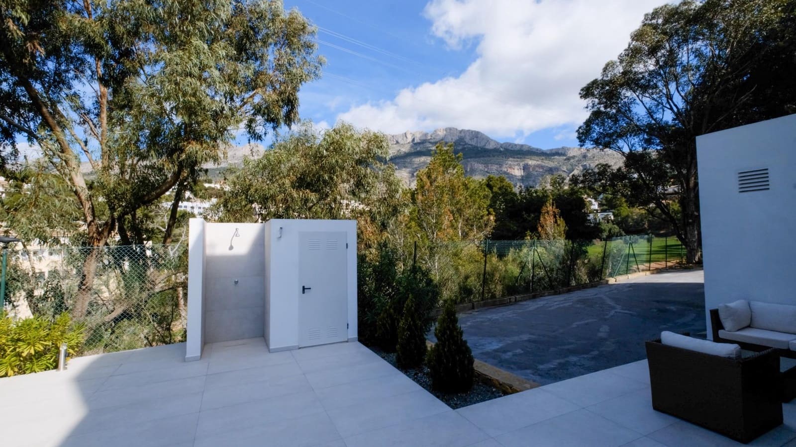 8 bedroom Villa for sale in Altea with pool garage - € 1,295,000 (Ref: 8902153)