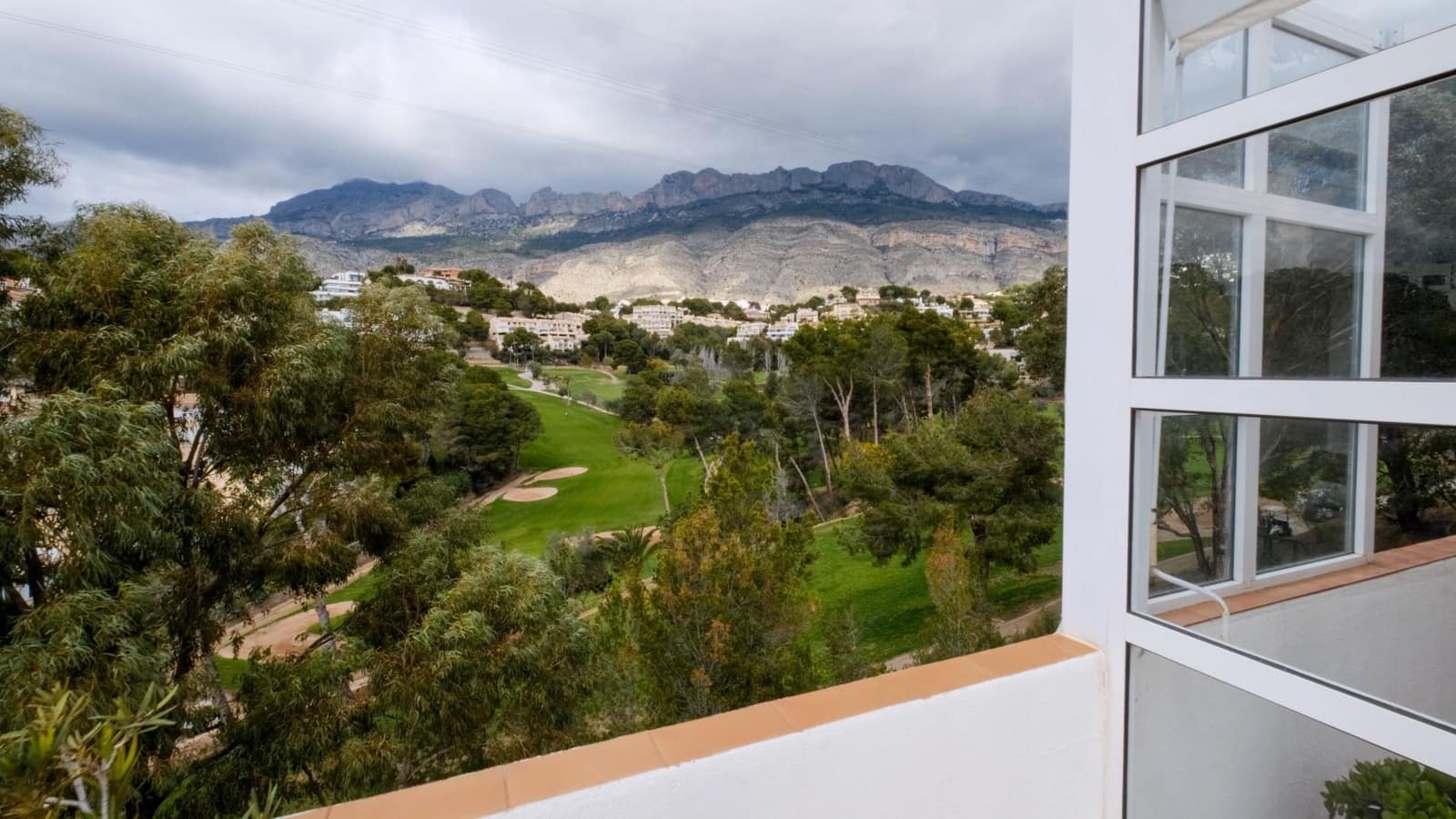 8 bedroom Villa for sale in Altea with pool garage - € 1,295,000 (Ref: 8902153)