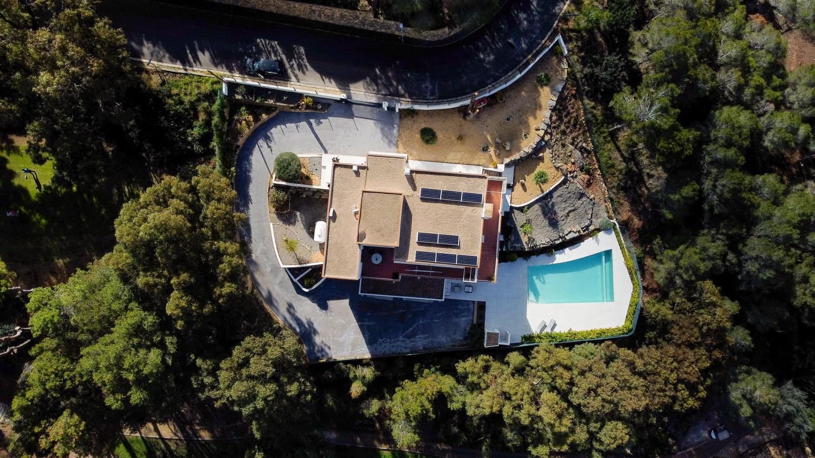 8 bedroom Villa for sale in Altea with pool garage - € 1,295,000 (Ref: 8902153)