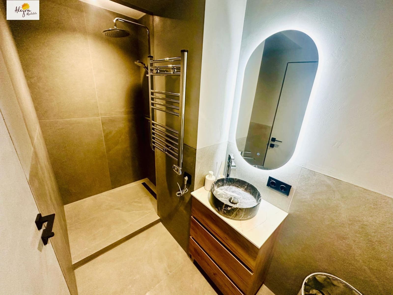 Apartamento de 2 habitaciones en Alicante / Alacant ciudad en venta - 381.000 € (Ref: 8921298)