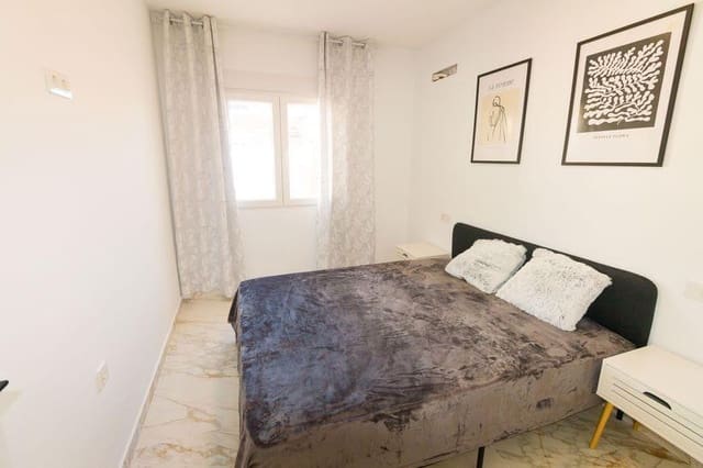 Chalet de 3 habitaciones en San Luis, Torrevieja en venta - 245.000 € (Ref: 8926687)