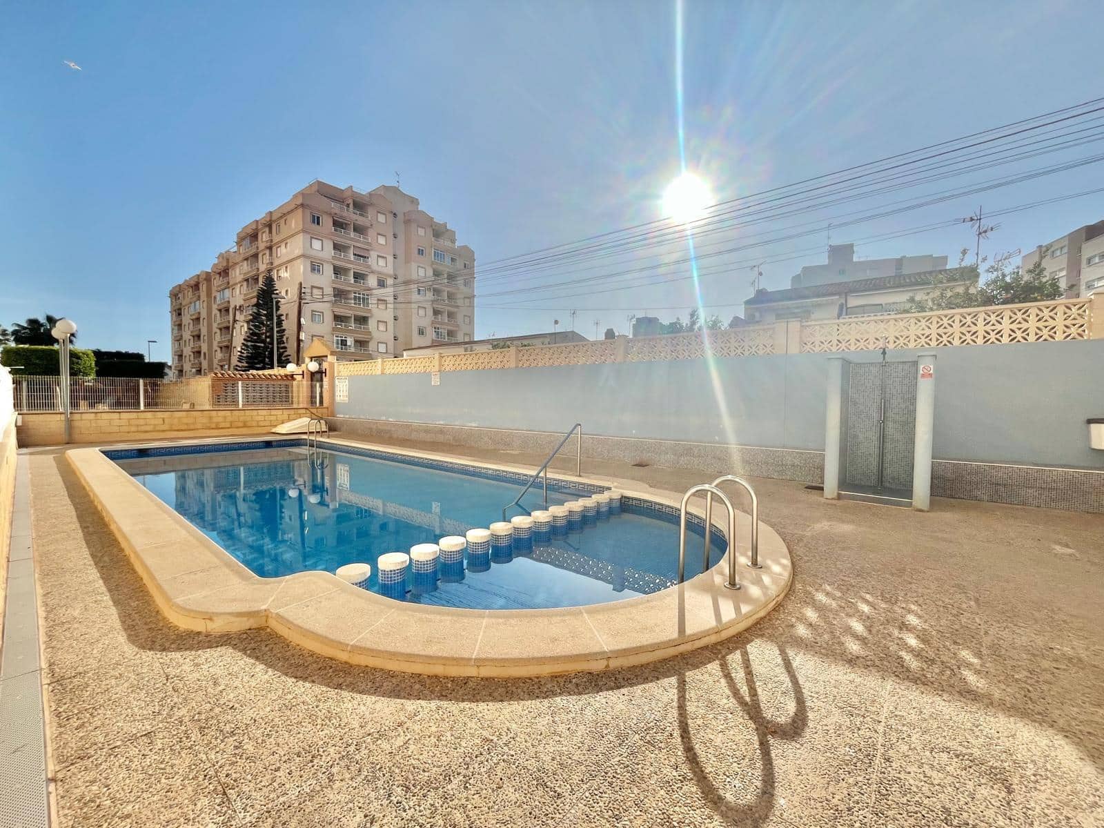 Apartamento de 2 habitaciones en Torrevieja en venta con piscina garaje - 165.000 € (Ref: 8926689)