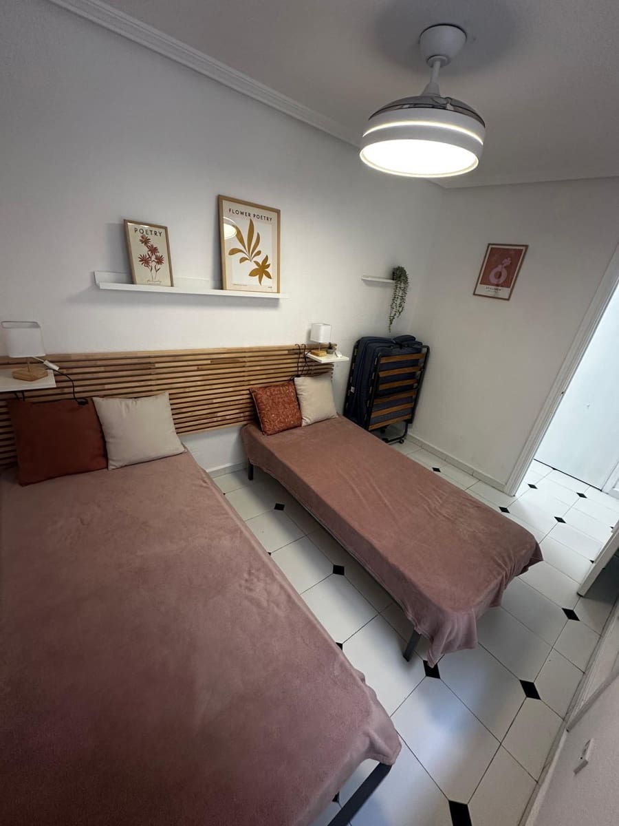 Apartamento de 2 habitaciones en Torrevieja en venta - 164.900 € (Ref: 8926691)