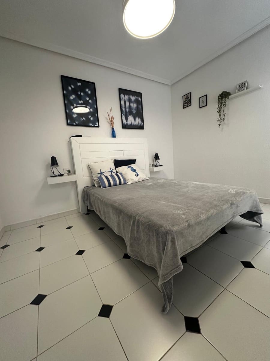 Apartamento de 2 habitaciones en Torrevieja en venta - 164.900 € (Ref: 8926691)