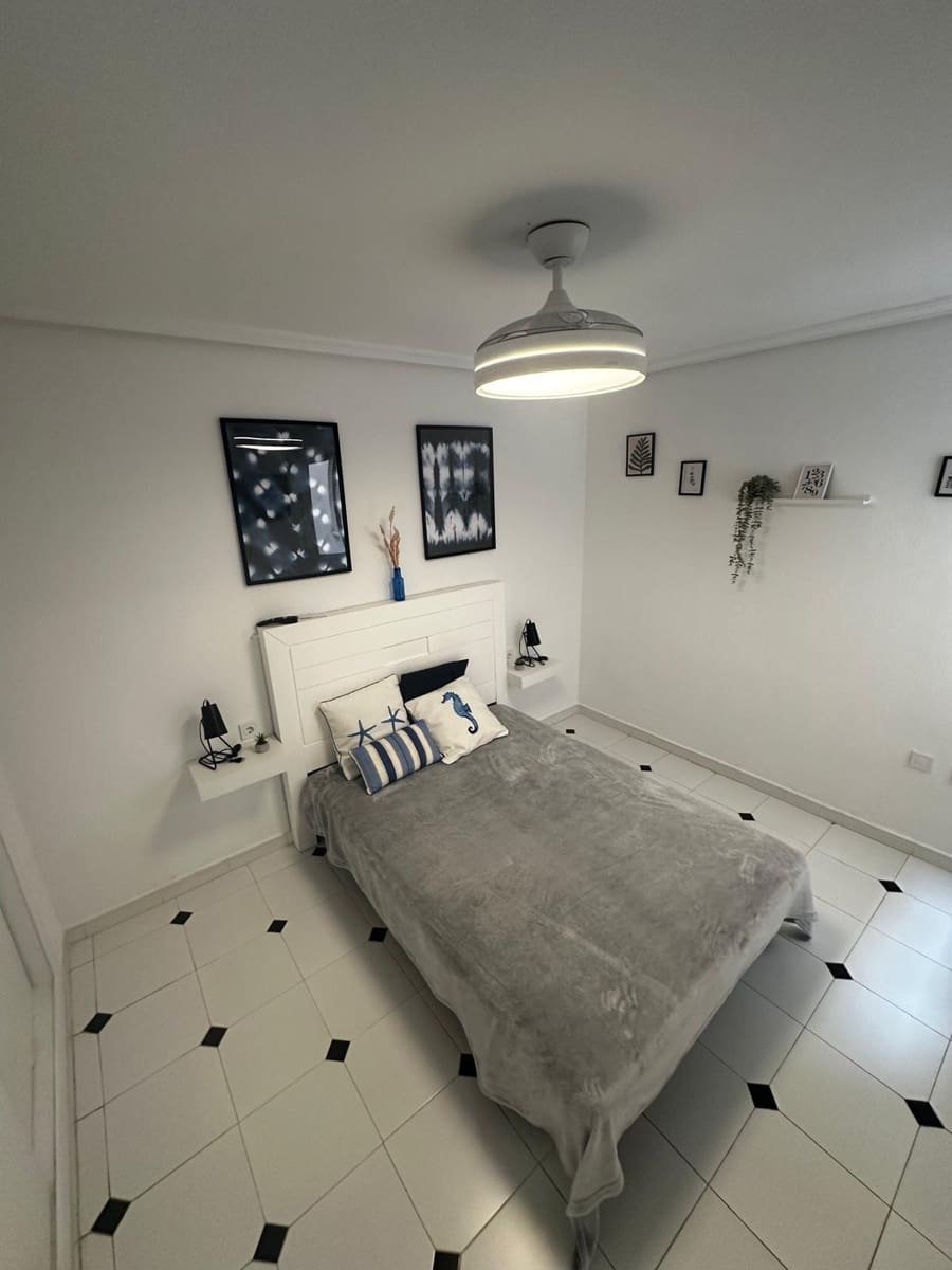 Apartamento de 2 habitaciones en Torrevieja en venta - 164.900 € (Ref: 8926691)