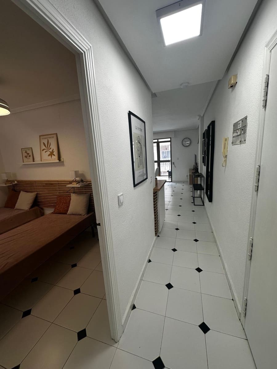 Apartamento de 2 habitaciones en Torrevieja en venta - 164.900 € (Ref: 8926691)