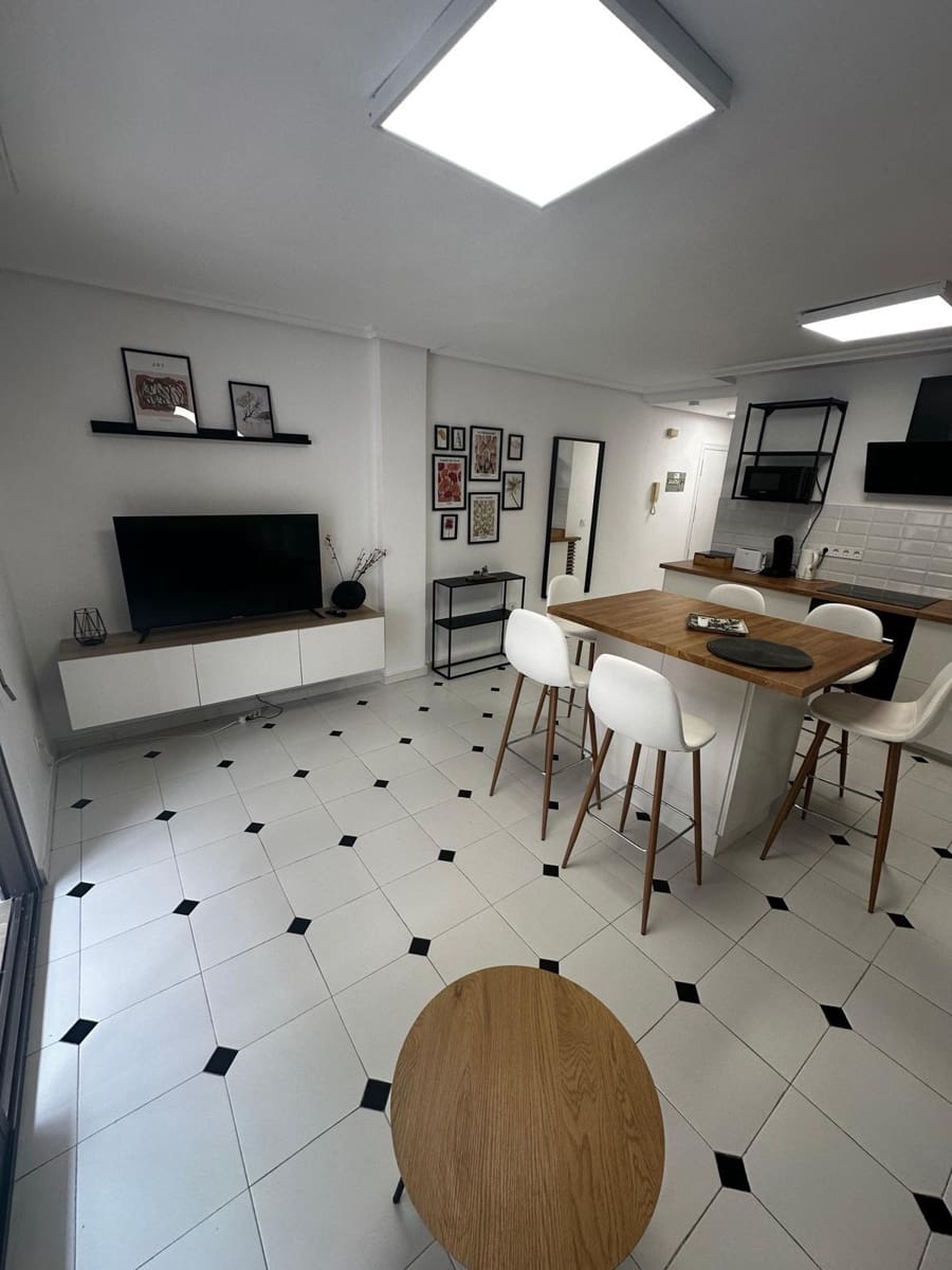 Apartamento de 2 habitaciones en Torrevieja en venta - 164.900 € (Ref: 8926691)