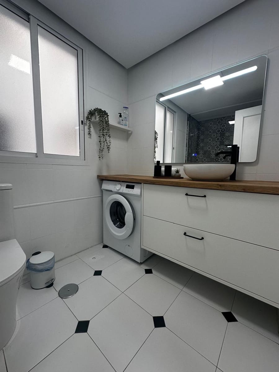 Apartamento de 2 habitaciones en Torrevieja en venta - 164.900 € (Ref: 8926691)