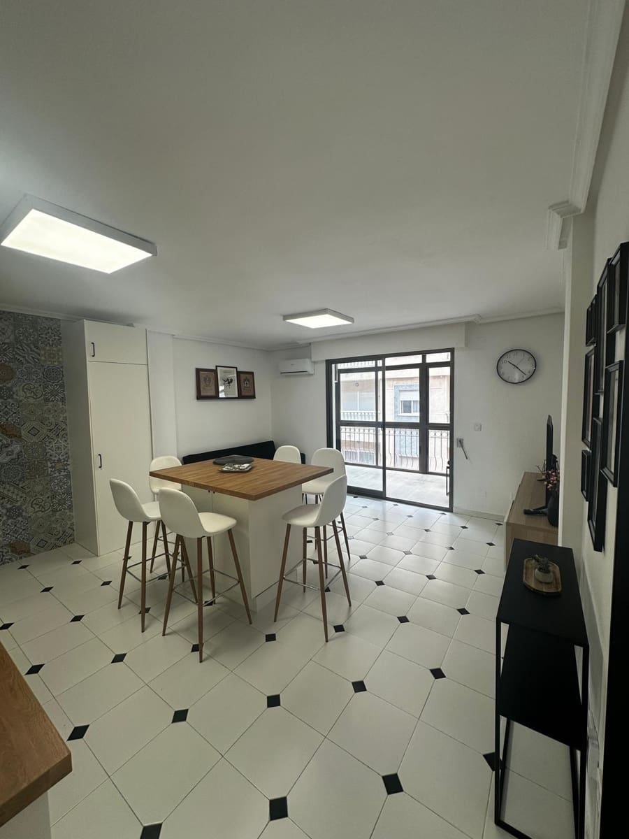 Apartamento de 2 habitaciones en Torrevieja en venta - 164.900 € (Ref: 8926691)