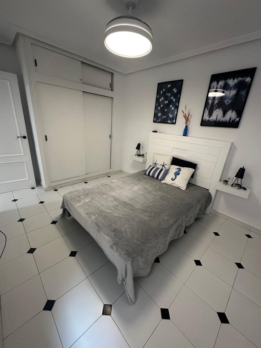 Apartamento de 2 habitaciones en Torrevieja en venta - 164.900 € (Ref: 8926691)