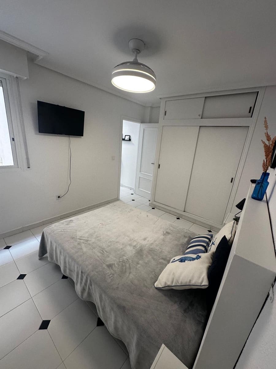 Apartamento de 2 habitaciones en Torrevieja en venta - 164.900 € (Ref: 8926691)