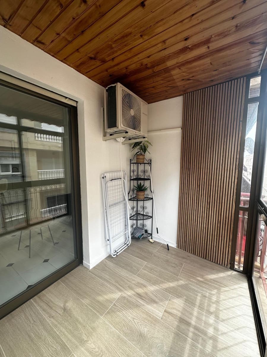 Apartamento de 2 habitaciones en Torrevieja en venta - 164.900 € (Ref: 8926691)