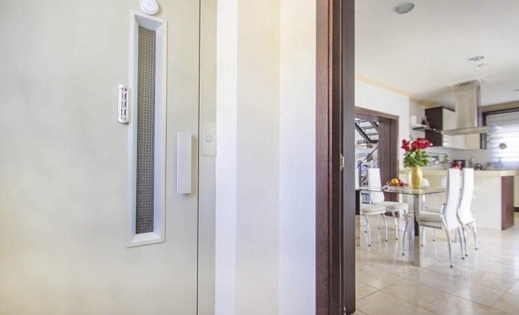 Chalet de 5 habitaciones en Calpe / Calp en venta con piscina - 1.350.000 € (Ref: 8926695)