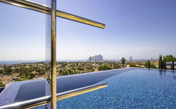 Chalet de 5 habitaciones en Calpe / Calp en venta con piscina - 1.350.000 € (Ref: 8926695)