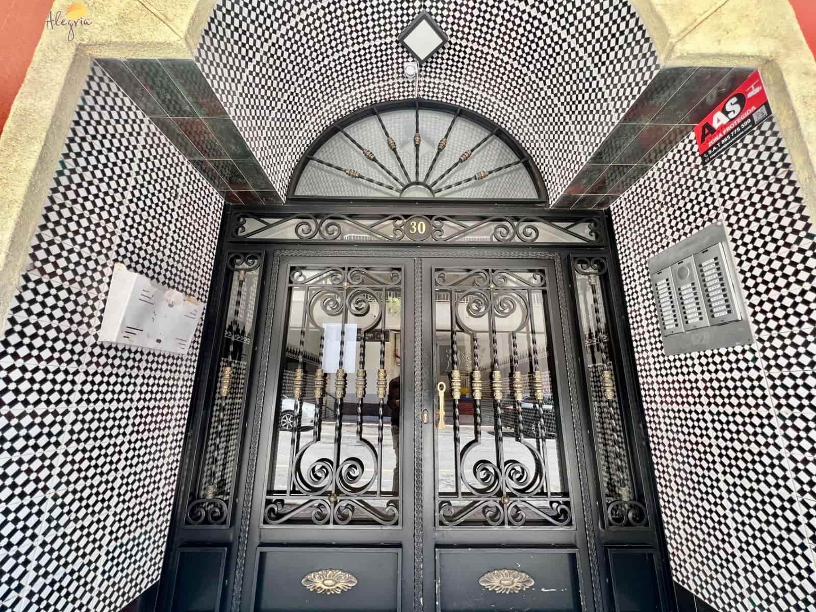 Yksiö myytävänä paikassa Torrevieja - 83 000 € (Ref: 8935125)