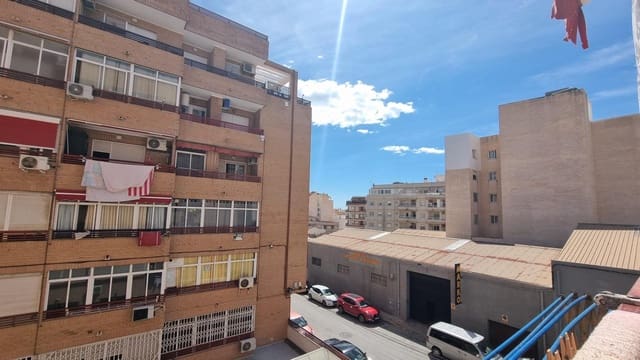 Yksiö myytävänä paikassa Playa de los Locos, Torrevieja mukana uima-altaan - 74 900 € (Ref: 8938631)