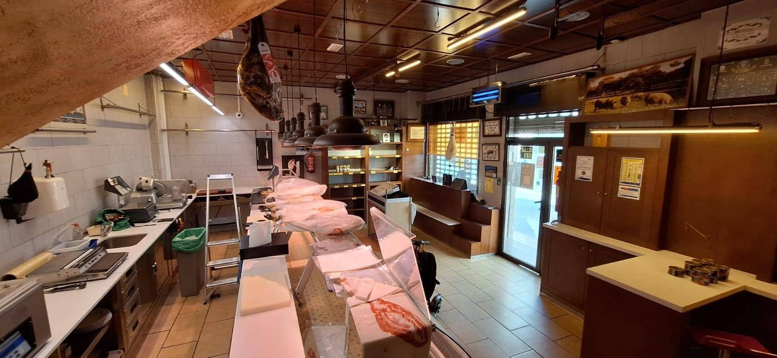 Komercyjne na sprzedaż w Torrevieja z garażem - 400 000 € (Ref: 8944090)