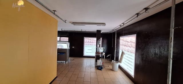 Commercial for sale in Playa del Cura, Torrevieja with garage - € 400,000 (Ref: 8944090)