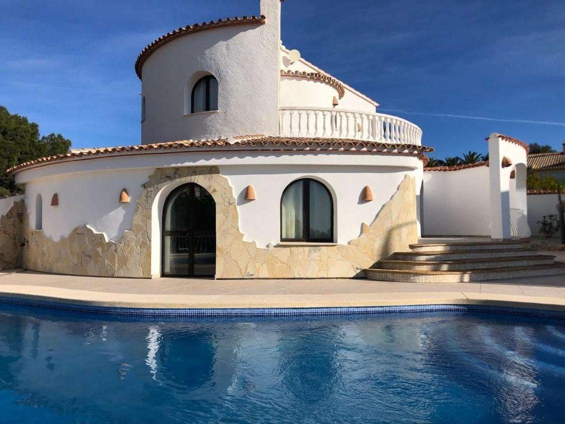 5 bedroom Villa for sale in Benitachell / Benitatxell with pool - € 630,000 (Ref: 8946745)