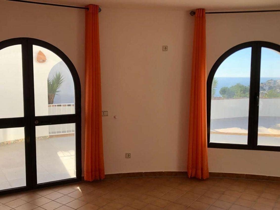 5 bedroom Villa for sale in Benitachell / Benitatxell with pool - € 630,000 (Ref: 8946745)