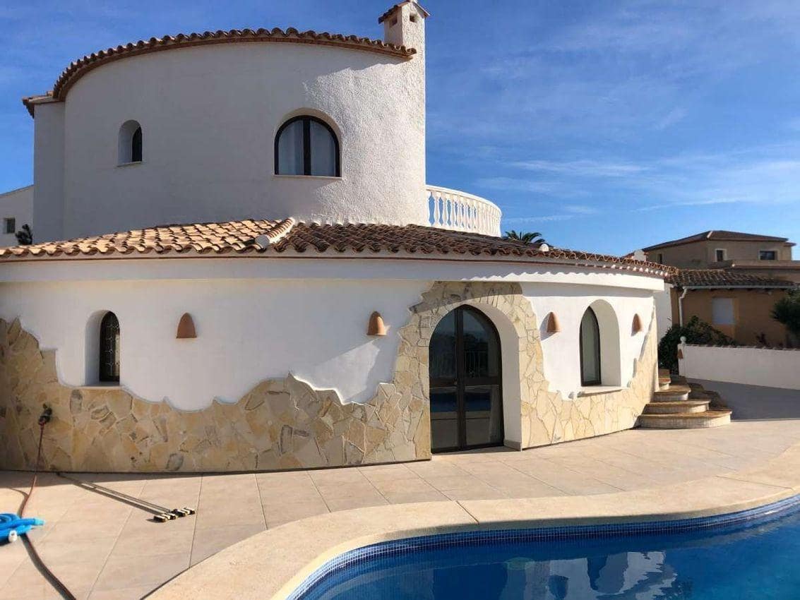 5 bedroom Villa for sale in Benitachell / Benitatxell with pool - € 630,000 (Ref: 8946745)