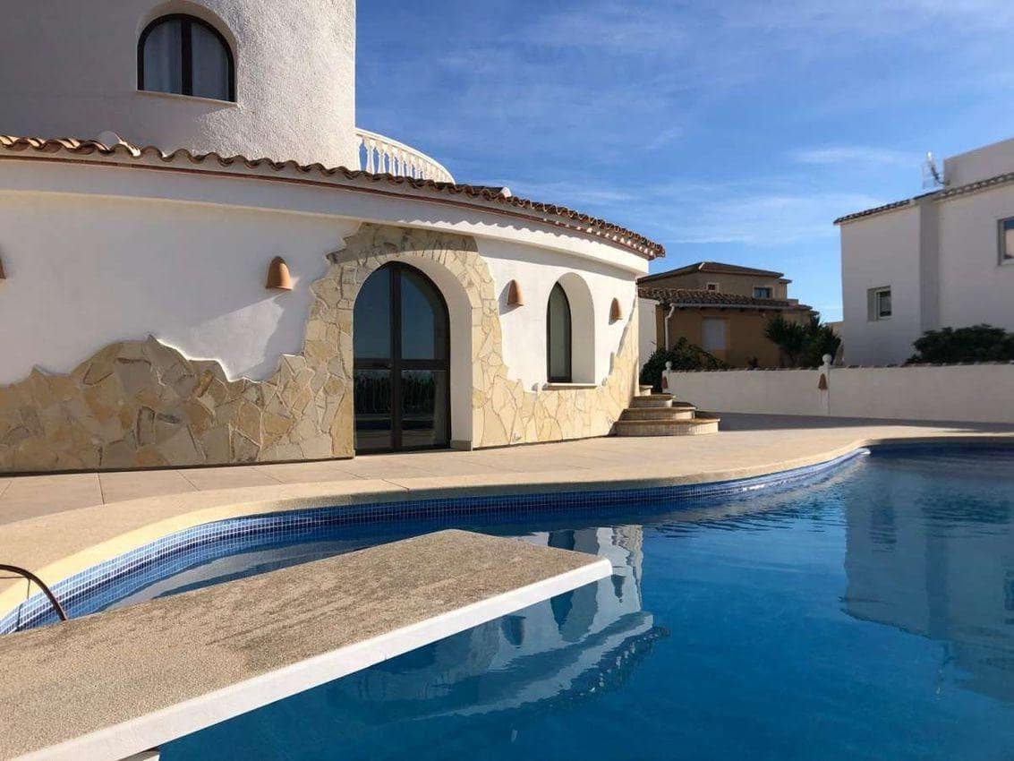 5 bedroom Villa for sale in Benitachell / Benitatxell with pool - € 630,000 (Ref: 8946745)