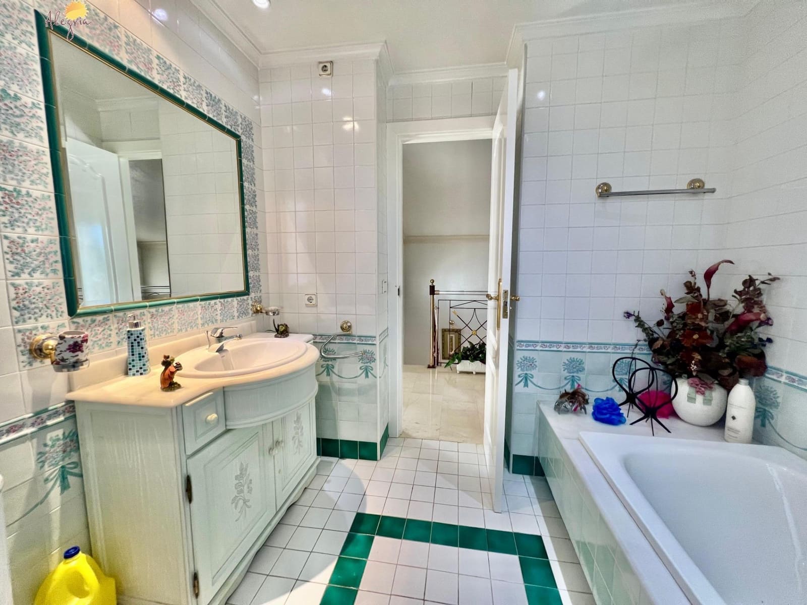 3 bedroom Villa for sale in Torrevieja with pool garage - € 495,000 (Ref: 8968260)