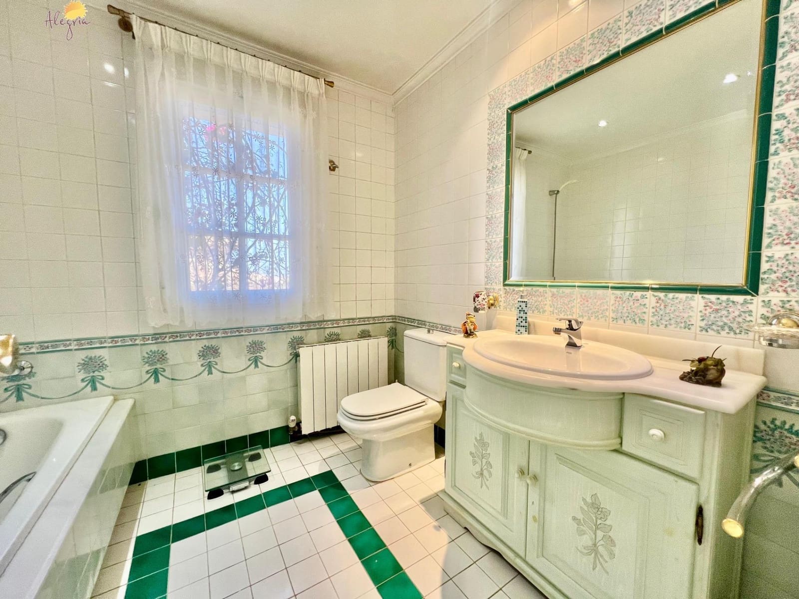 3 bedroom Villa for sale in Torrevieja with pool garage - € 495,000 (Ref: 8968260)