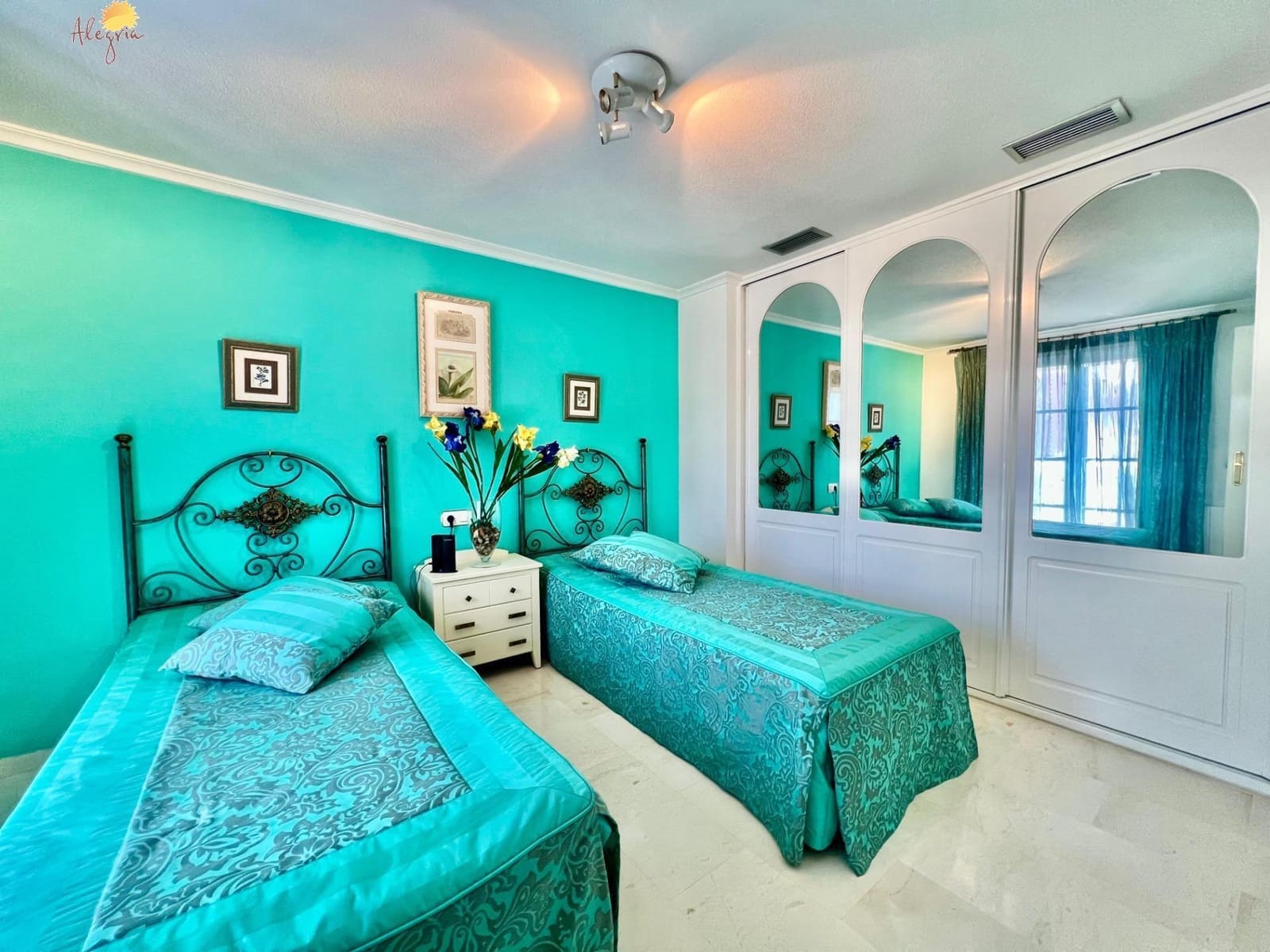 3 bedroom Villa for sale in Torrevieja with pool garage - € 495,000 (Ref: 8968260)