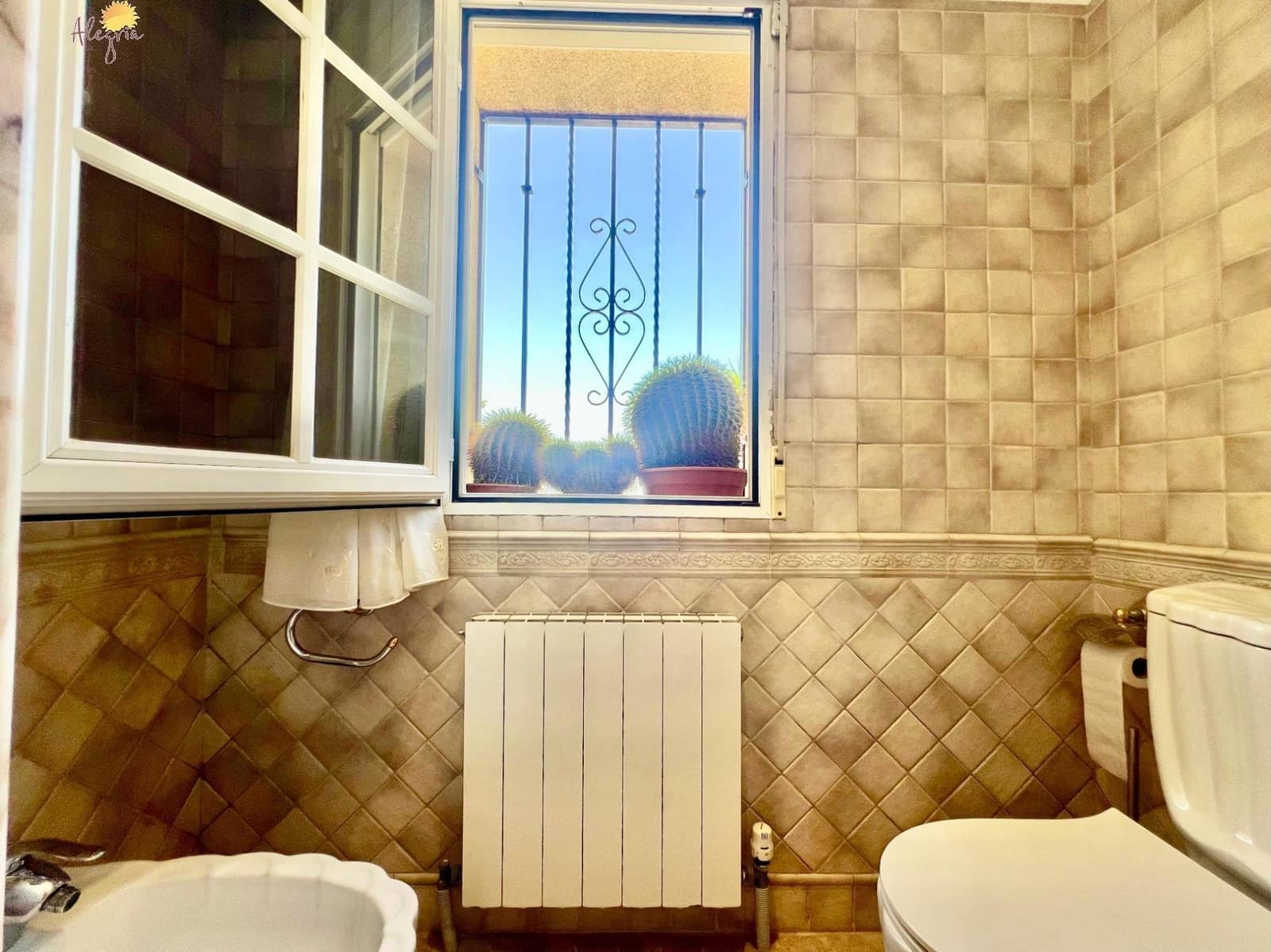 3 bedroom Villa for sale in Torrevieja with pool garage - € 495,000 (Ref: 8968260)