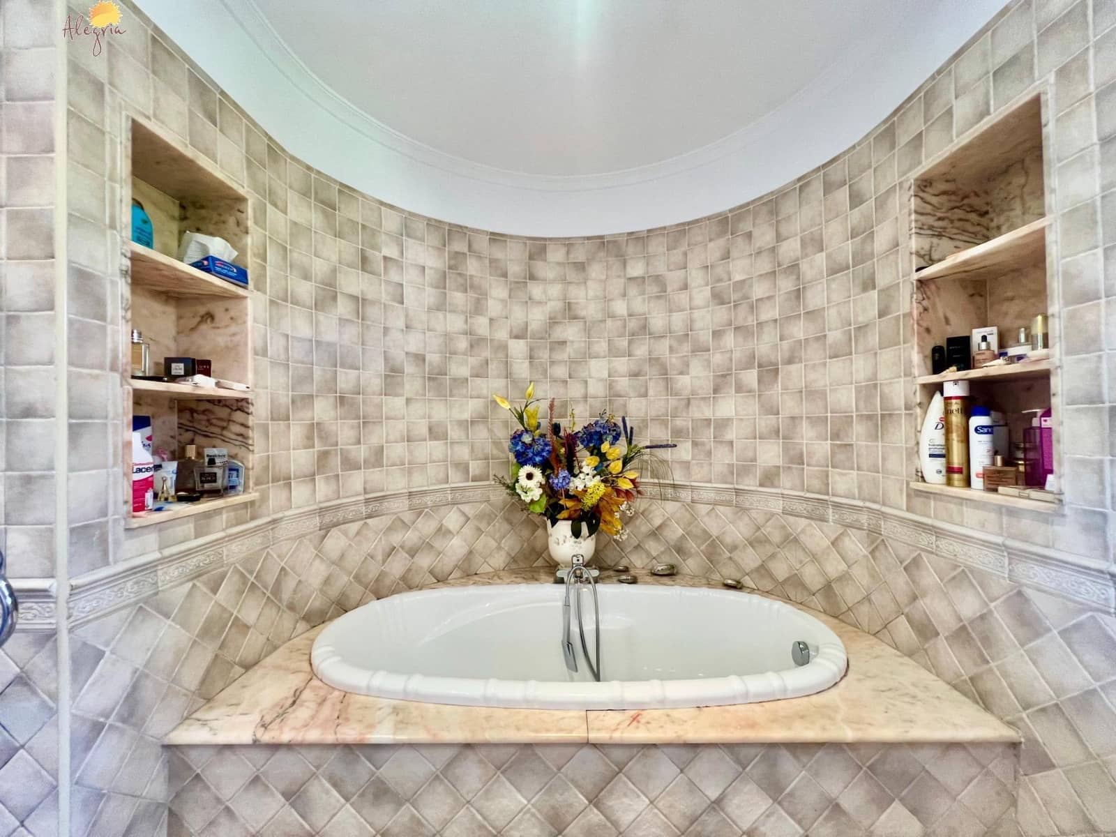 3 bedroom Villa for sale in Torrevieja with pool garage - € 495,000 (Ref: 8968260)