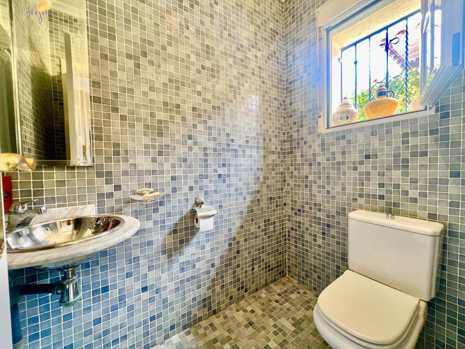 3 bedroom Villa for sale in Torrevieja with pool garage - € 495,000 (Ref: 8968260)