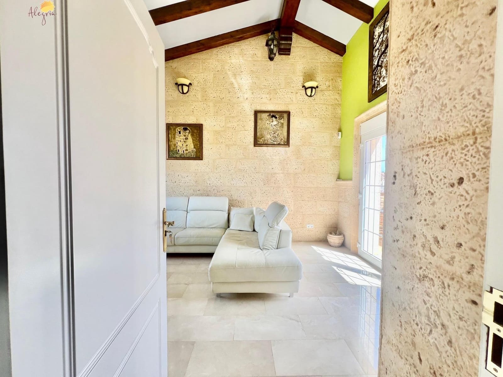 3 bedroom Villa for sale in Torrevieja with pool garage - € 495,000 (Ref: 8968260)