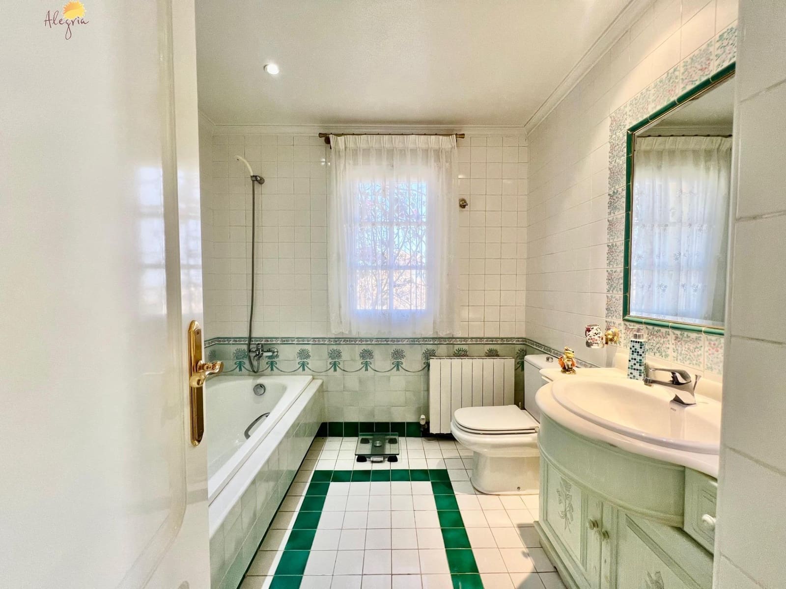 3 bedroom Villa for sale in Torrevieja with pool garage - € 495,000 (Ref: 8968260)