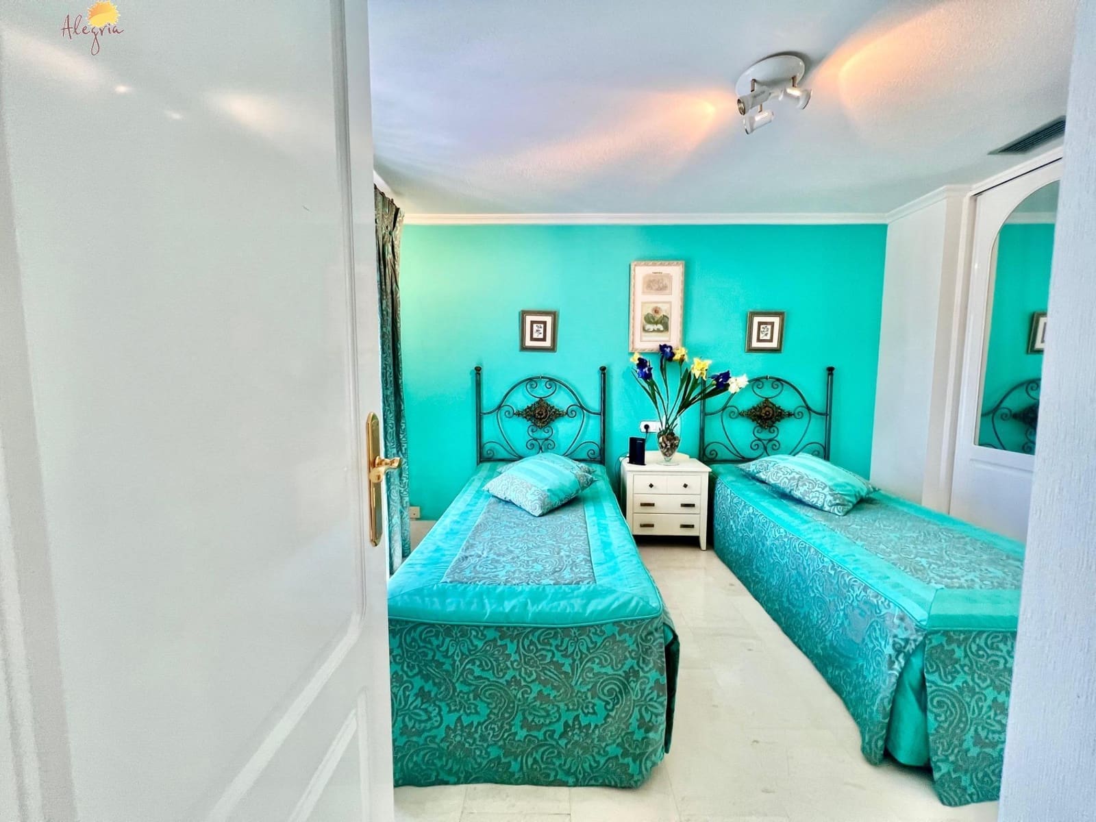 3 bedroom Villa for sale in Torrevieja with pool garage - € 495,000 (Ref: 8968260)