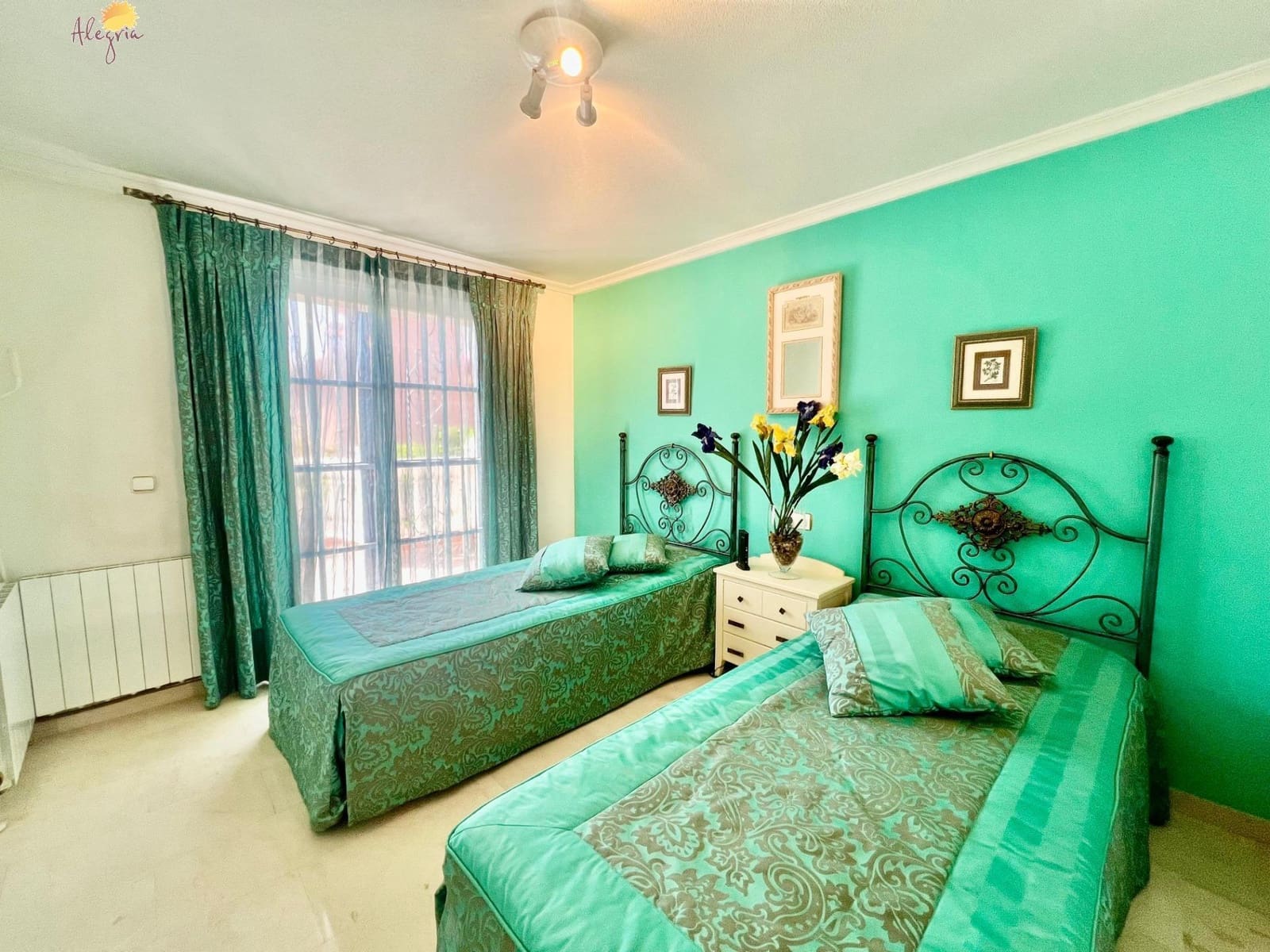 3 bedroom Villa for sale in Torrevieja with pool garage - € 495,000 (Ref: 8968260)