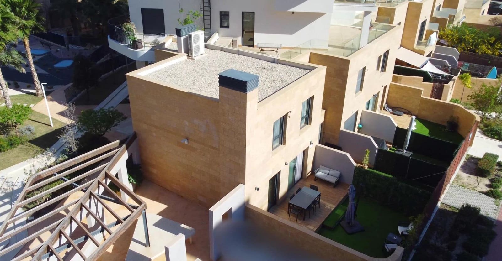 Apartamento de 4 habitaciones en La Villajoyosa / Vila Joiosa en venta con piscina garaje - 560.000 € (Ref: 8992239)