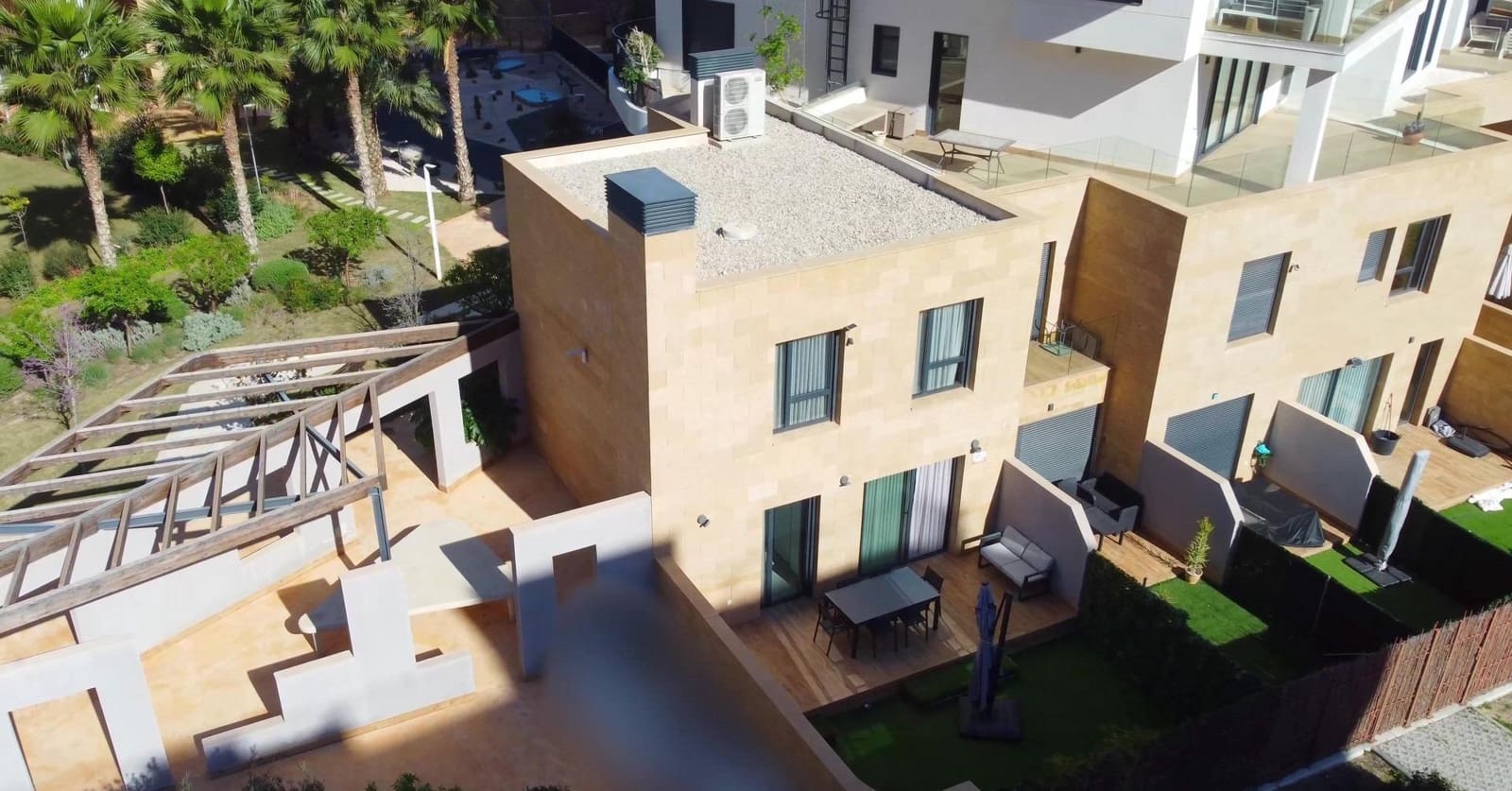 Apartamento de 4 habitaciones en La Villajoyosa / Vila Joiosa en venta con piscina garaje - 560.000 € (Ref: 8992239)