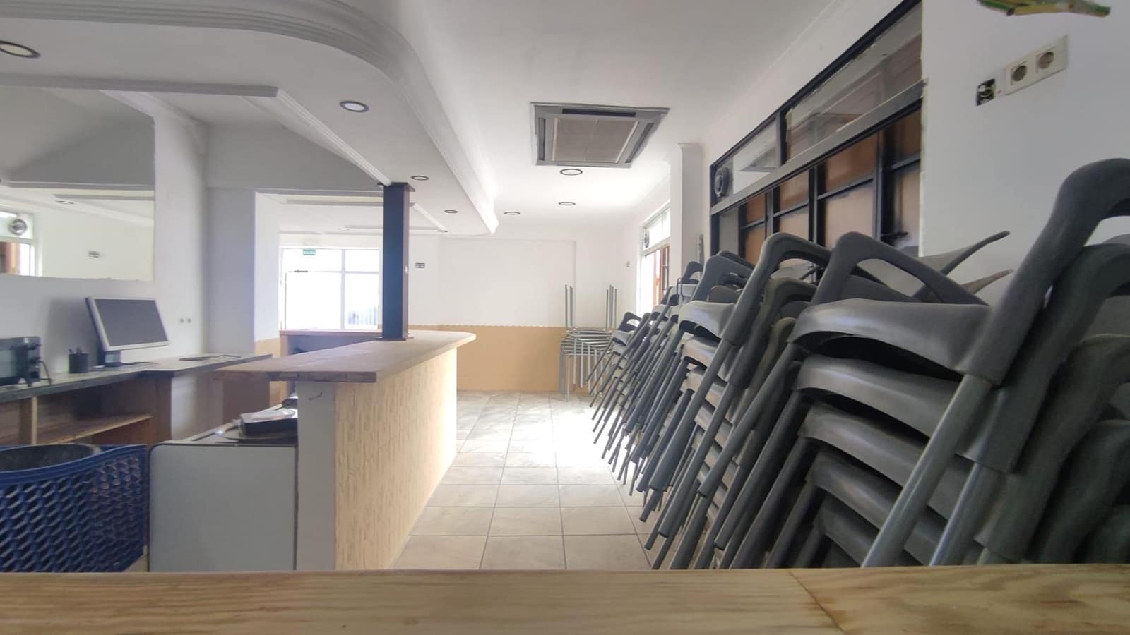 Commercial for sale in Alicante / Alacant city - € 125,000 (Ref: 8999522)