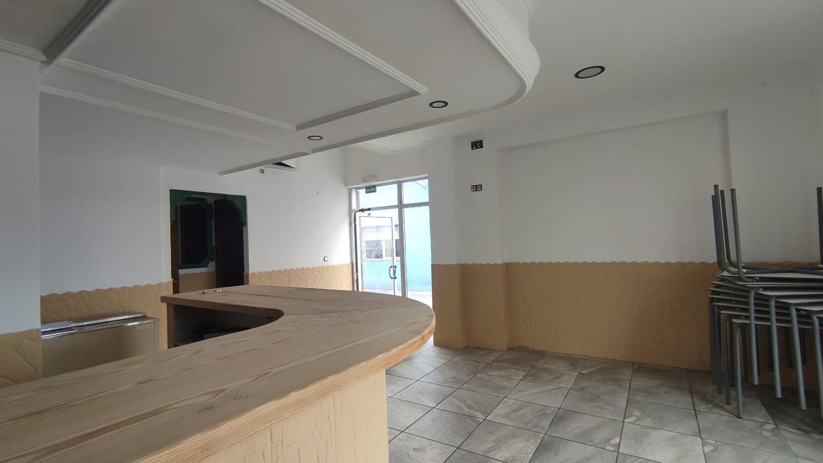 Commercial for sale in Alicante / Alacant city - € 125,000 (Ref: 8999522)