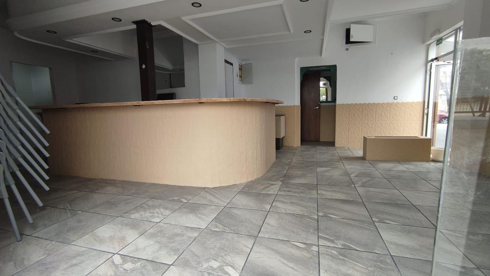 Commercial for sale in Alicante / Alacant city - € 125,000 (Ref: 8999522)