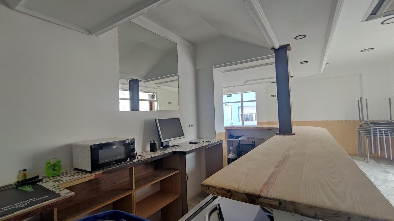 Commercial for sale in Alicante / Alacant city - € 125,000 (Ref: 8999522)