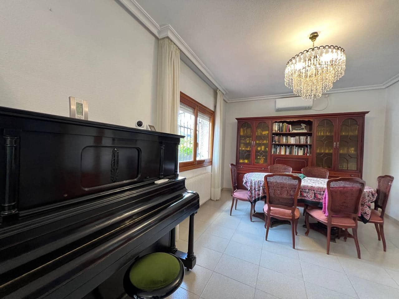 5 soverom Villa til salgs i Pozuelo de Alarcon med svømmebasseng garasje - € 1 450 000 (Ref: 8999525)