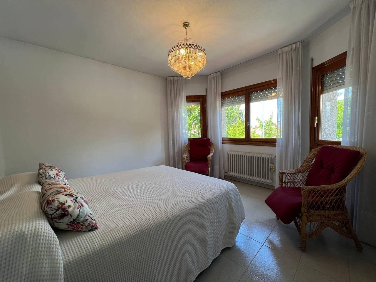 5 soverom Villa til salgs i Pozuelo de Alarcon med svømmebasseng garasje - € 1 450 000 (Ref: 8999525)