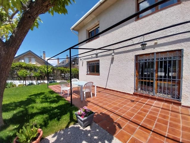 5 soverom Villa til salgs i Pozuelo de Alarcón med svømmebasseng garasje - € 1 450 000 (Ref: 8999525)