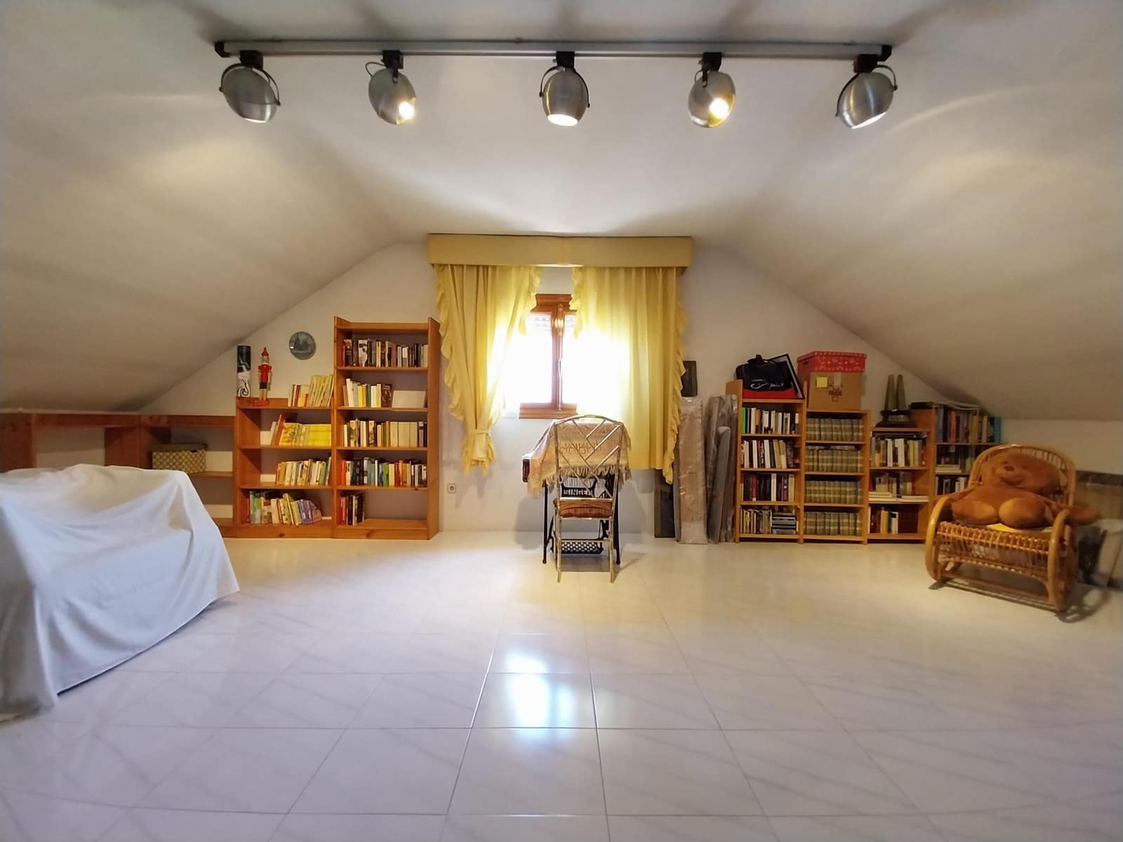 5 soverom Villa til salgs i Pozuelo de Alarcon med svømmebasseng garasje - € 1 450 000 (Ref: 8999525)