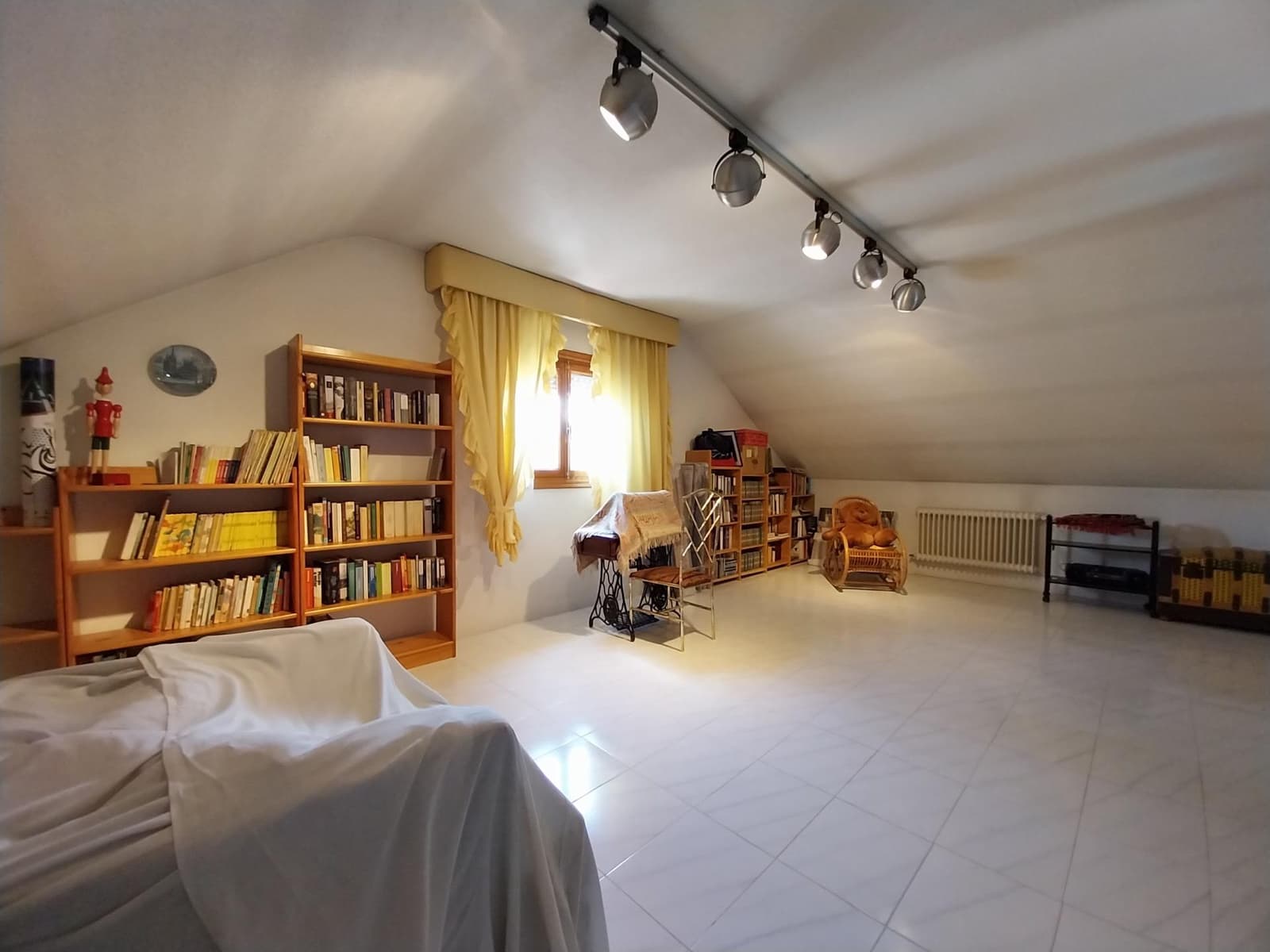 5 soverom Villa til salgs i Pozuelo de Alarcon med svømmebasseng garasje - € 1 450 000 (Ref: 8999525)